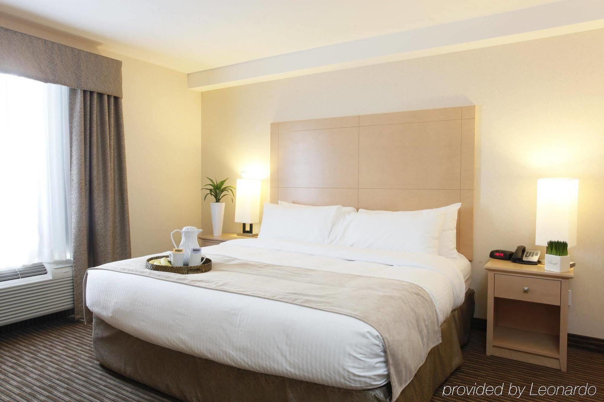 Vegreville Suites Hotel 3*