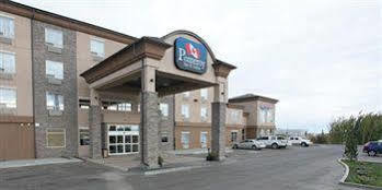 Vegreville Suites 3*