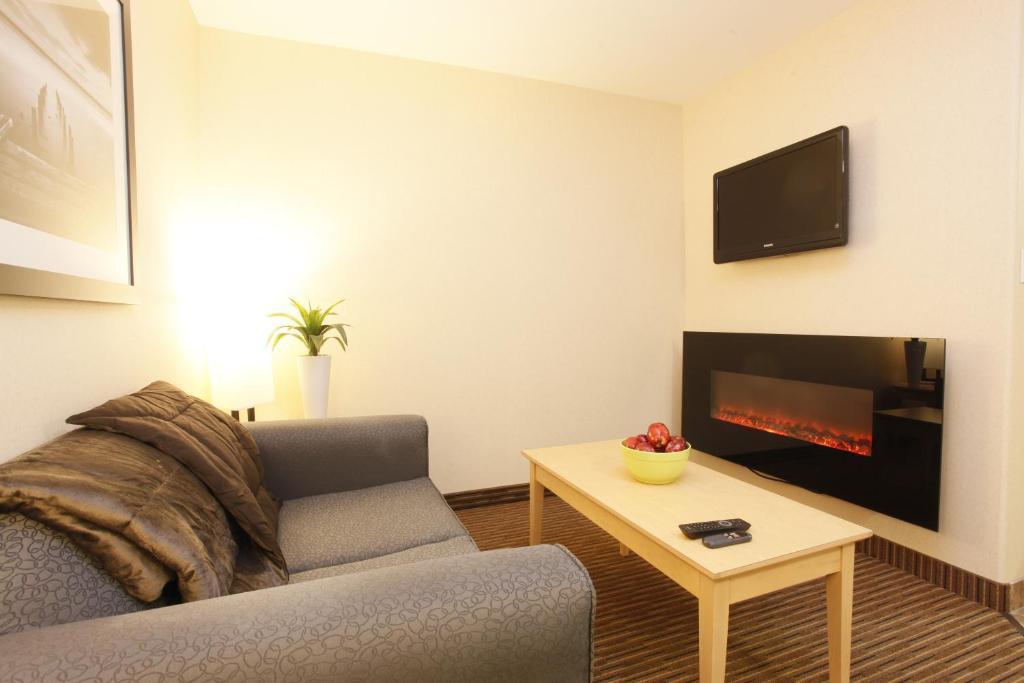 Vegreville Suites Hotel 3*