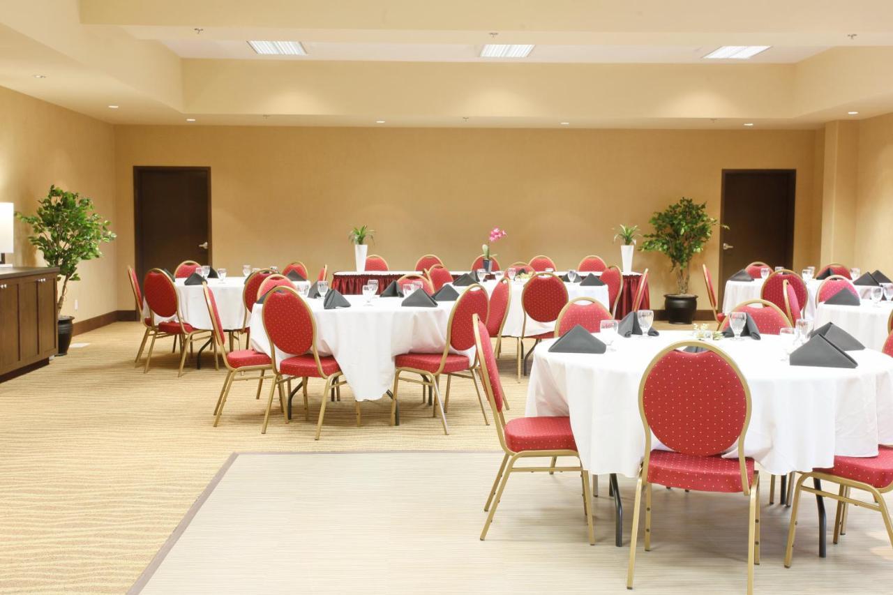Vegreville Suites 3*